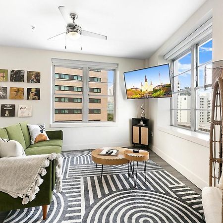 Luxury 2-Bedroom Condo Steps Away From The French Quarter Nova Orleães Exterior foto