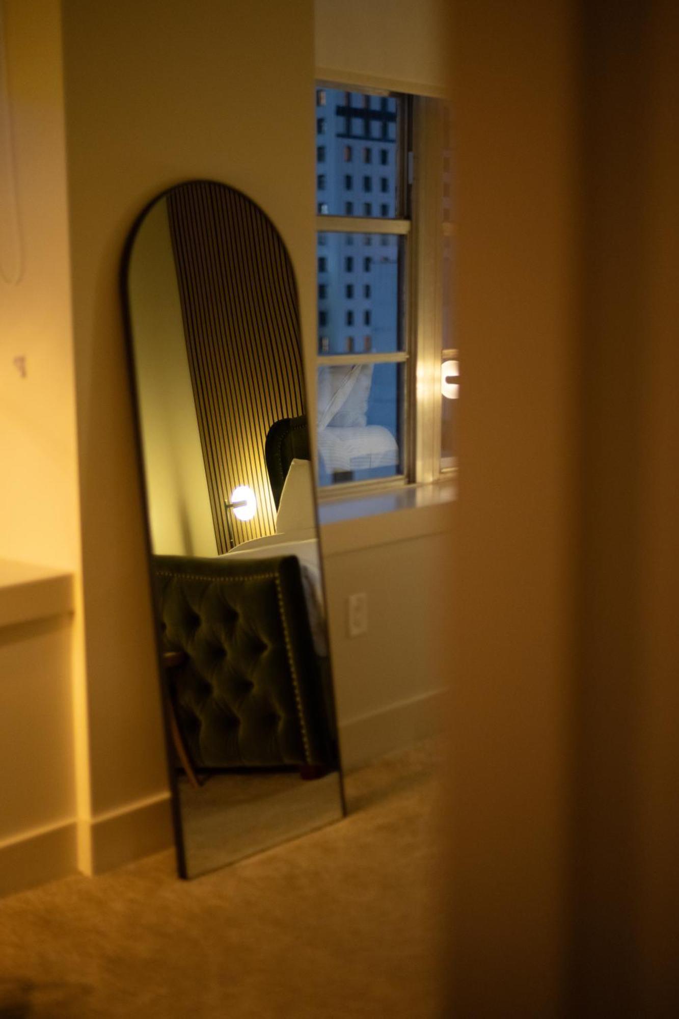 Luxury 2-Bedroom Condo Steps Away From The French Quarter Nova Orleães Exterior foto