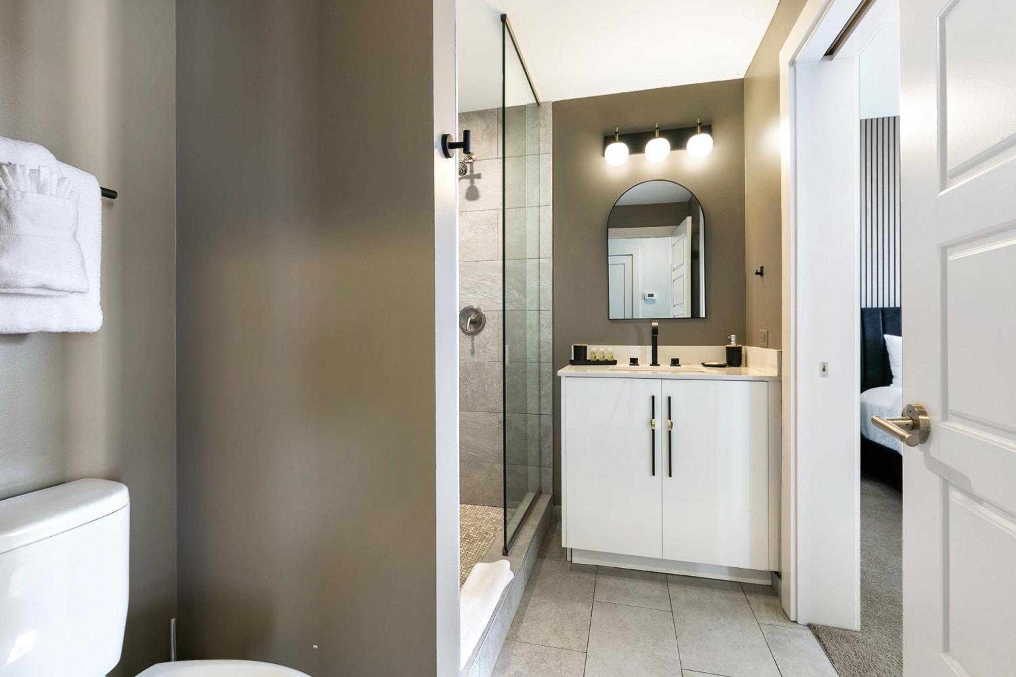 Luxury 2-Bedroom Condo Steps Away From The French Quarter Nova Orleães Exterior foto