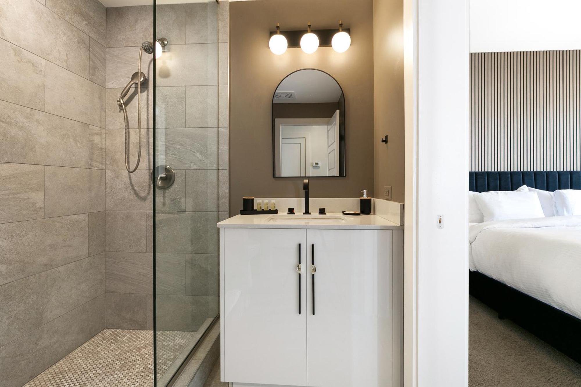 Luxury 2-Bedroom Condo Steps Away From The French Quarter Nova Orleães Exterior foto