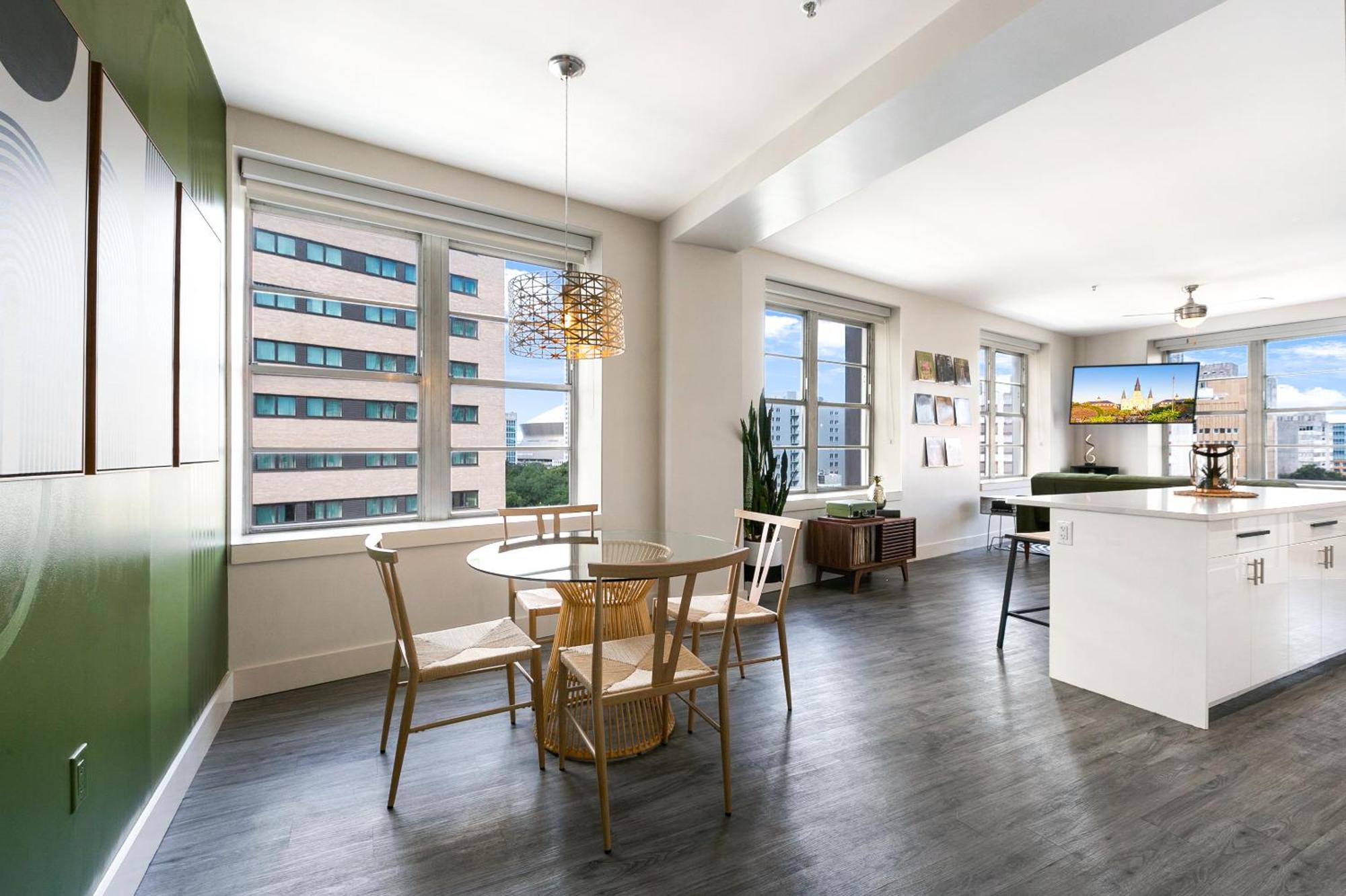 Luxury 2-Bedroom Condo Steps Away From The French Quarter Nova Orleães Exterior foto