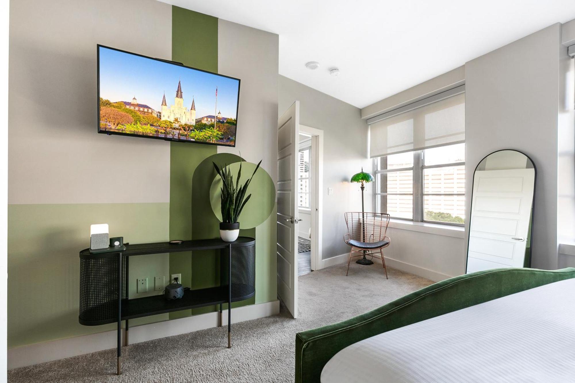 Luxury 2-Bedroom Condo Steps Away From The French Quarter Nova Orleães Exterior foto