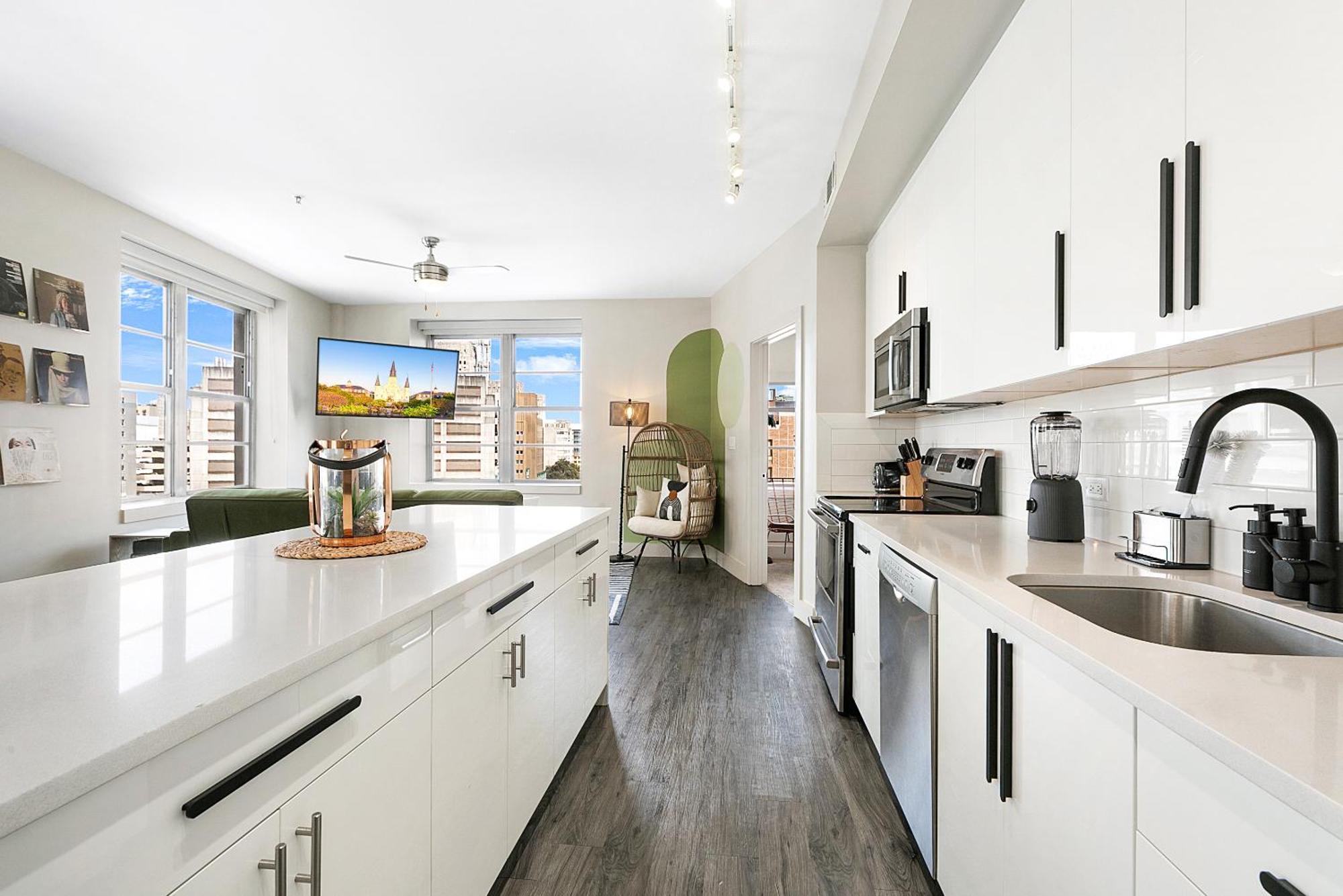 Luxury 2-Bedroom Condo Steps Away From The French Quarter Nova Orleães Exterior foto